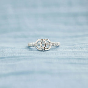 MOTHER & DAUGHTER FOREVER LINKED PAVÉ INTERLOCKING RING